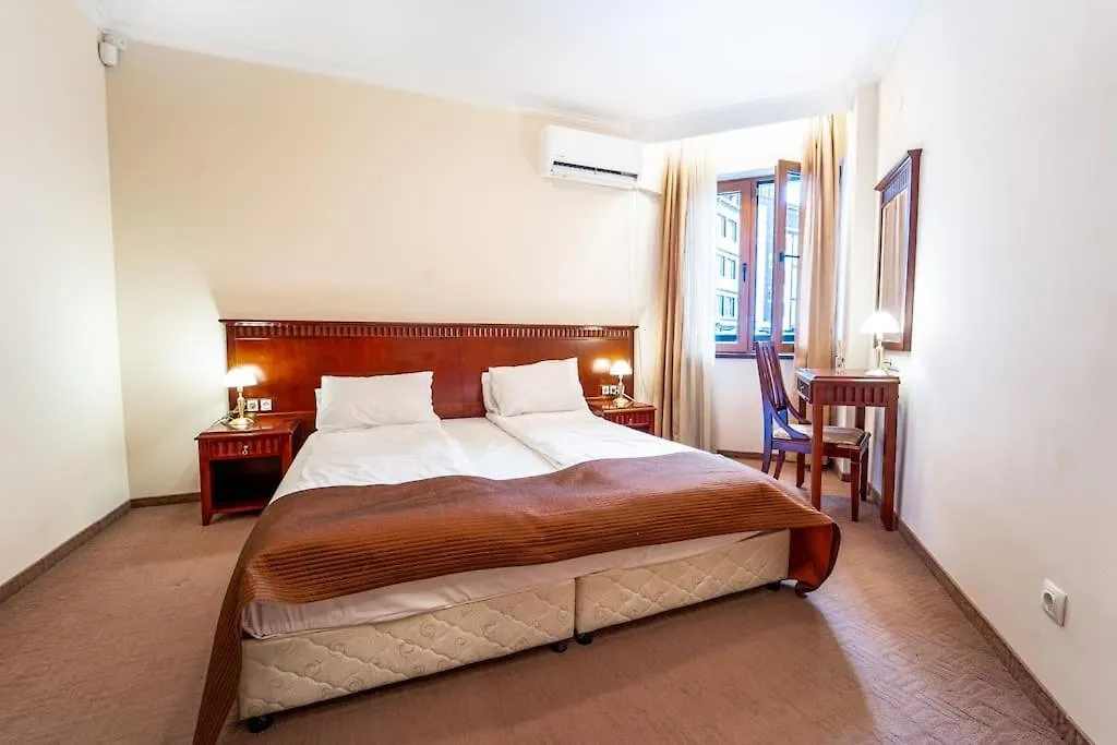 Host2U Slope-Side Home By The Gondola Bansko Apartment