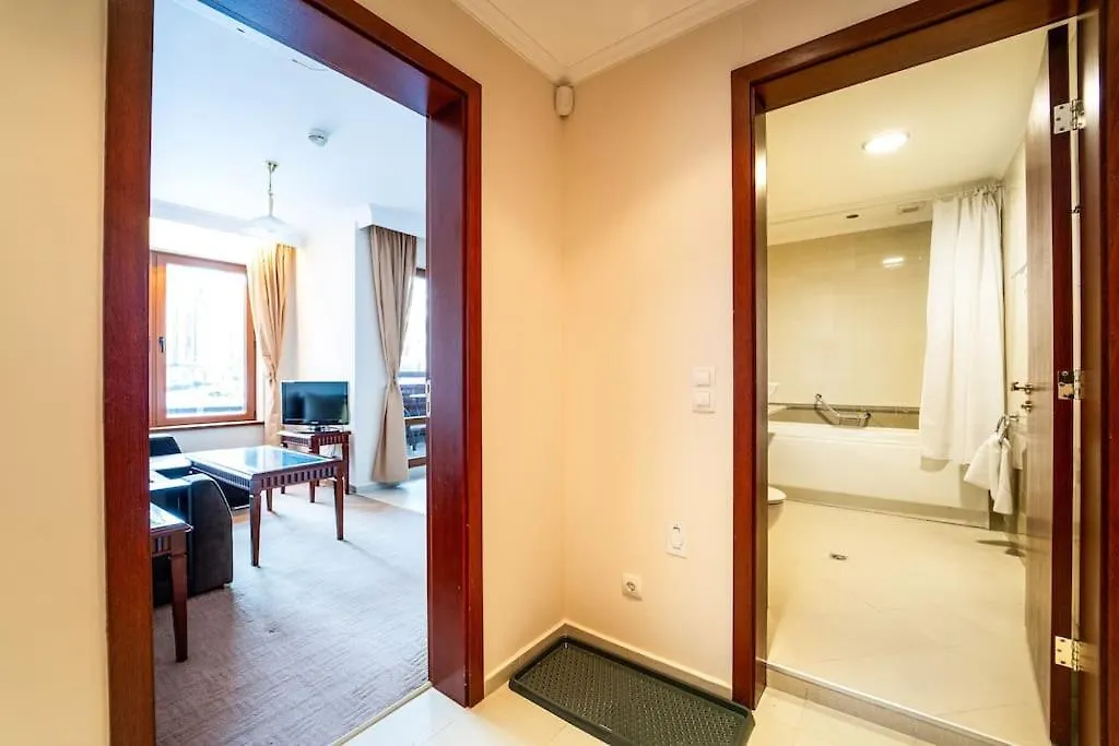 Host2U Slope-Side Home By The Gondola Bansko
